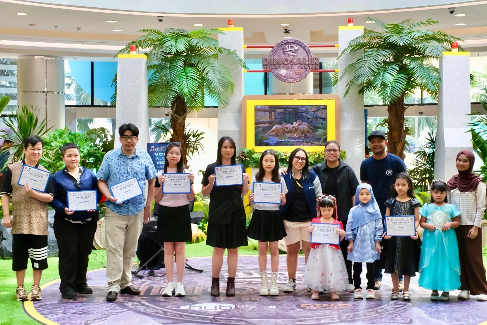 Dinosaur Live Show, Atraksi yang Bikin Liburan Seru  - Hublife Taman Anggrek